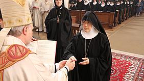 After the solemn prayer of blessing, Bishop Gregor Maria Hanke presents the abbatial ring to Mother Hildegard Dubnick, the new abbess of Abtei St. Walburg.  Photo: Andreas Schneid